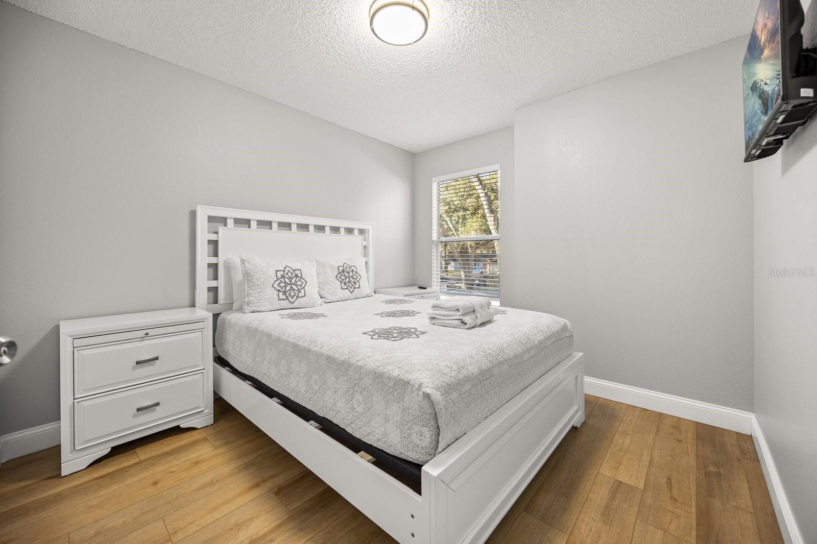 WHISPERING OAKS - Residential