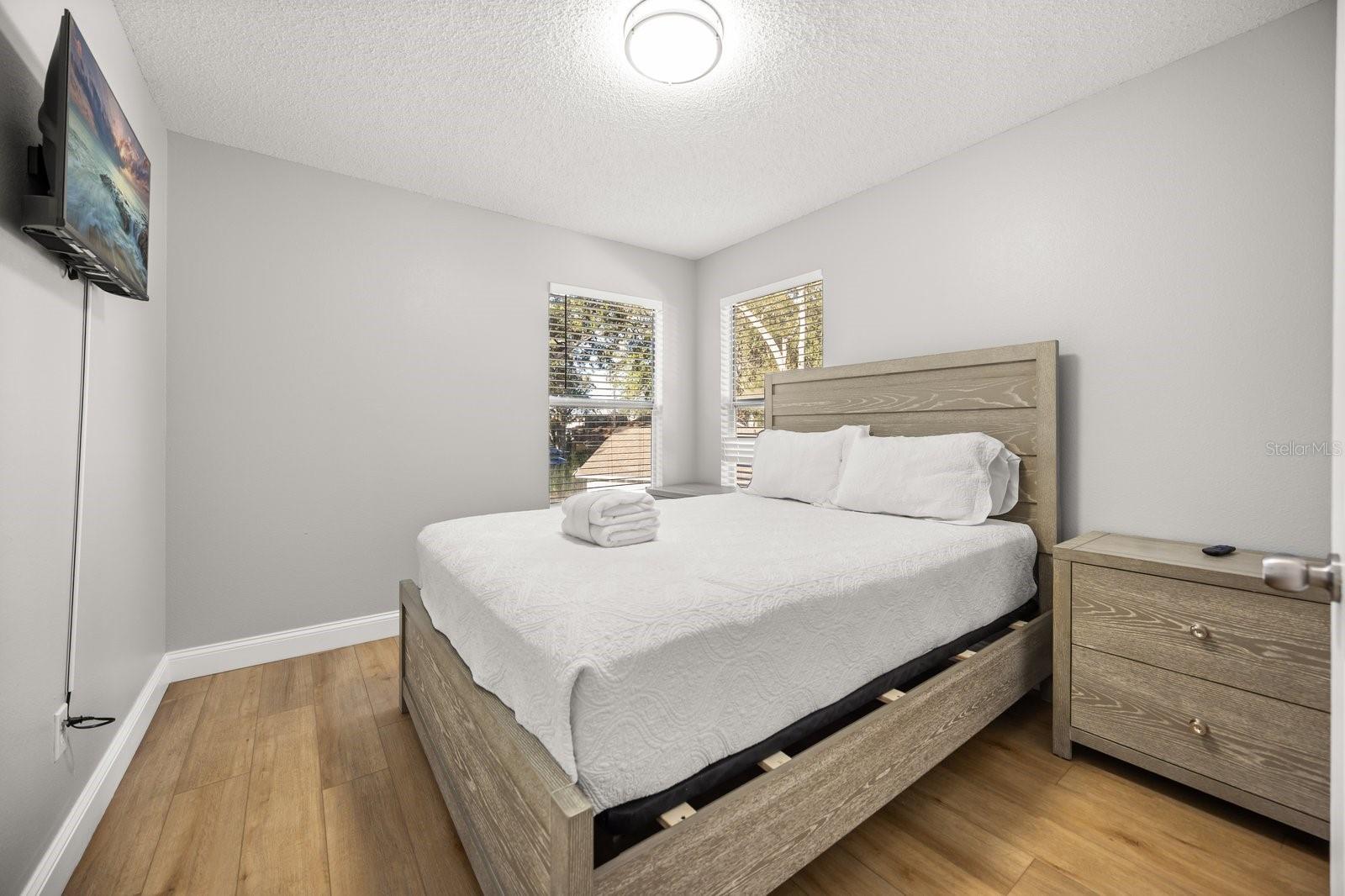 WHISPERING OAKS - Residential