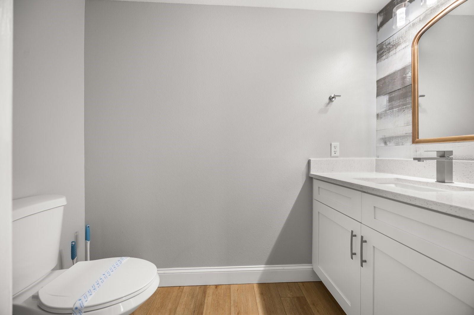 WHISPERING OAKS - Residential