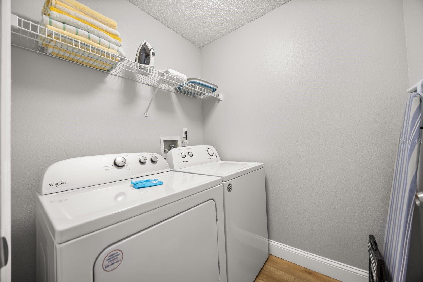 WHISPERING OAKS - Residential