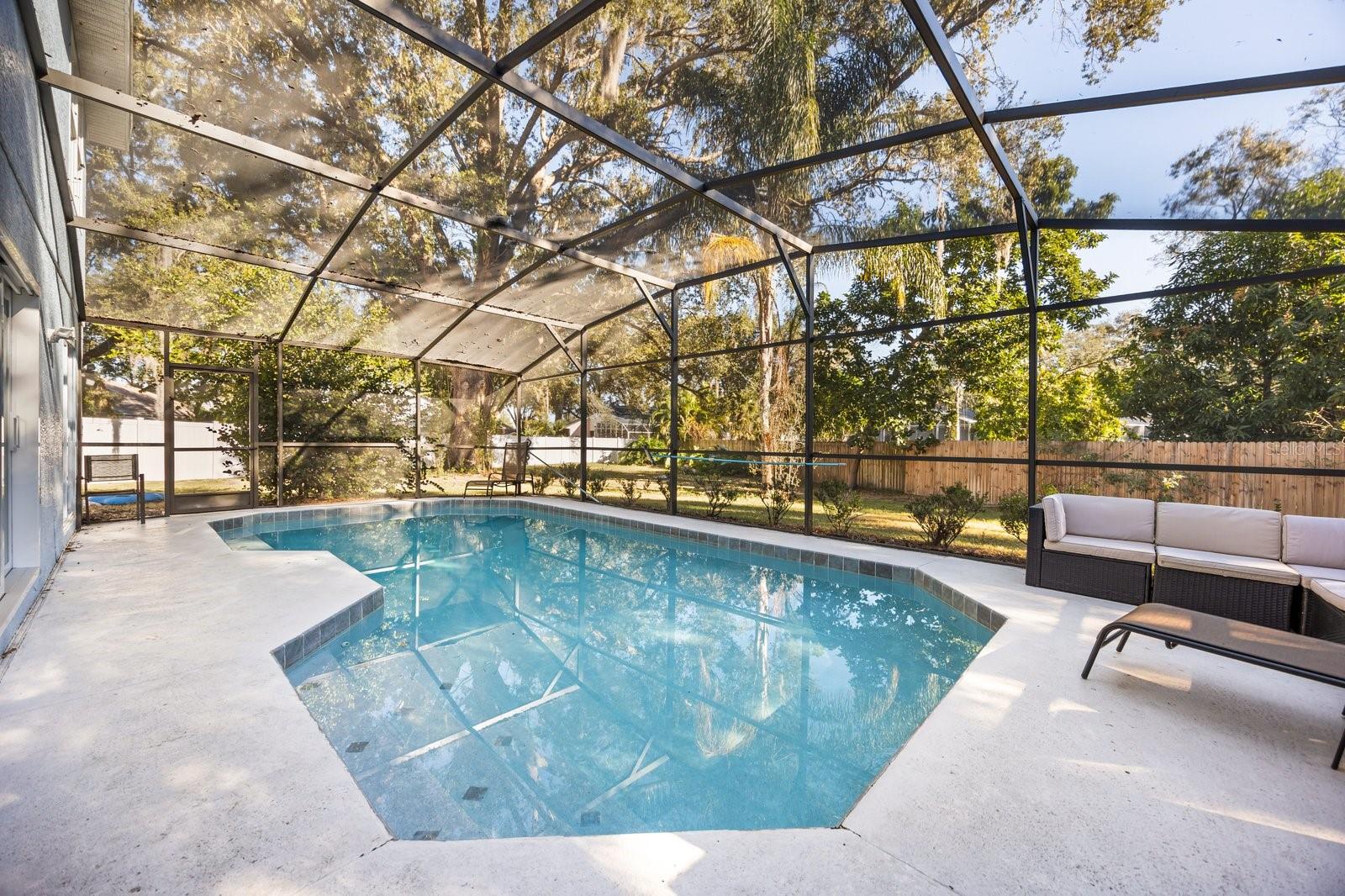 WHISPERING OAKS - Residential