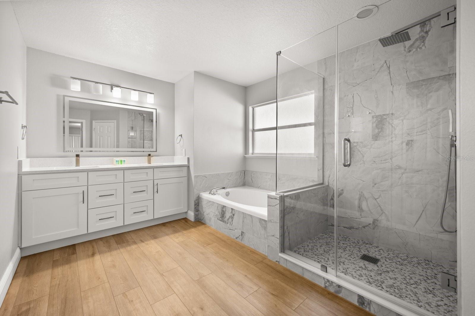 WHISPERING OAKS - Residential