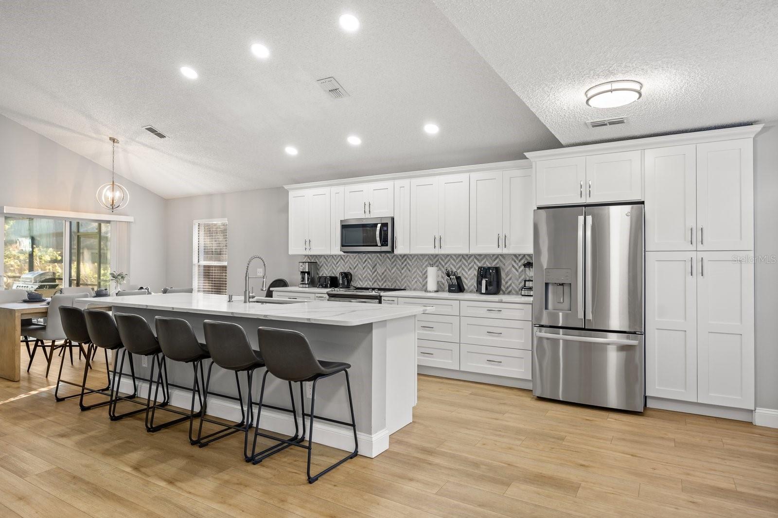 WHISPERING OAKS - Residential