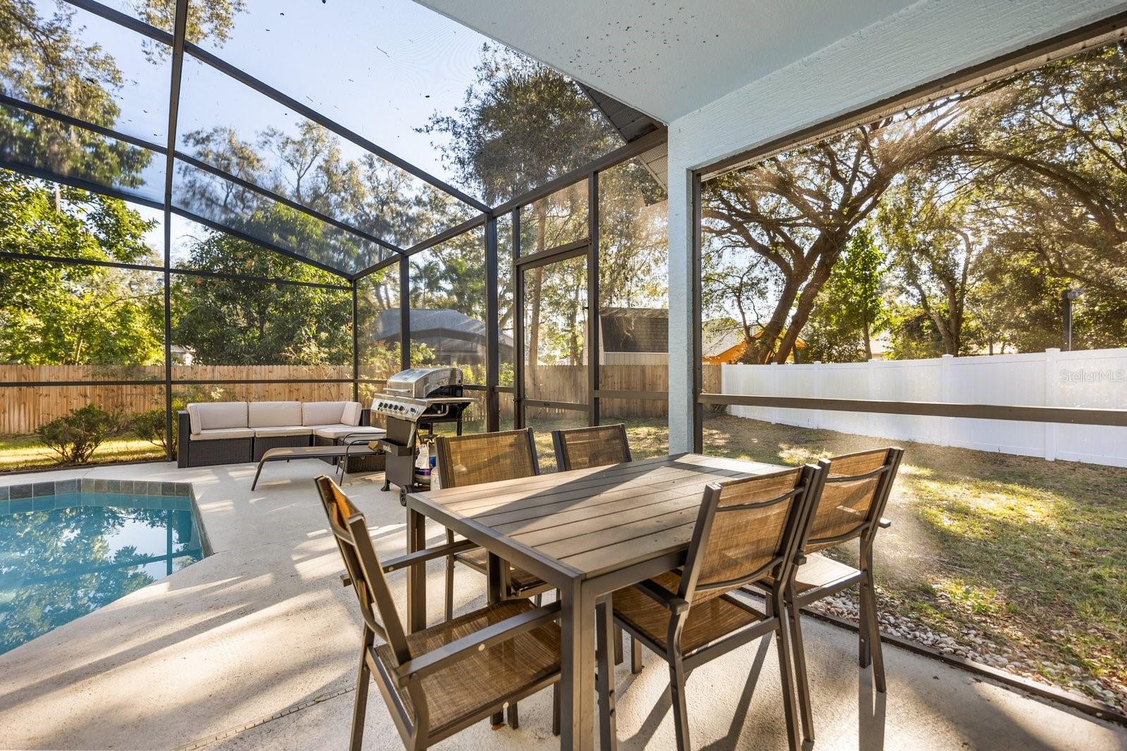 WHISPERING OAKS - Residential