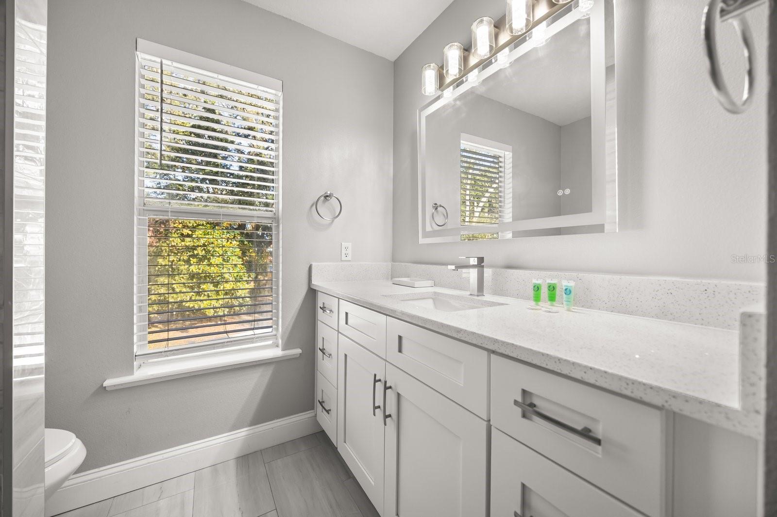 WHISPERING OAKS - Residential