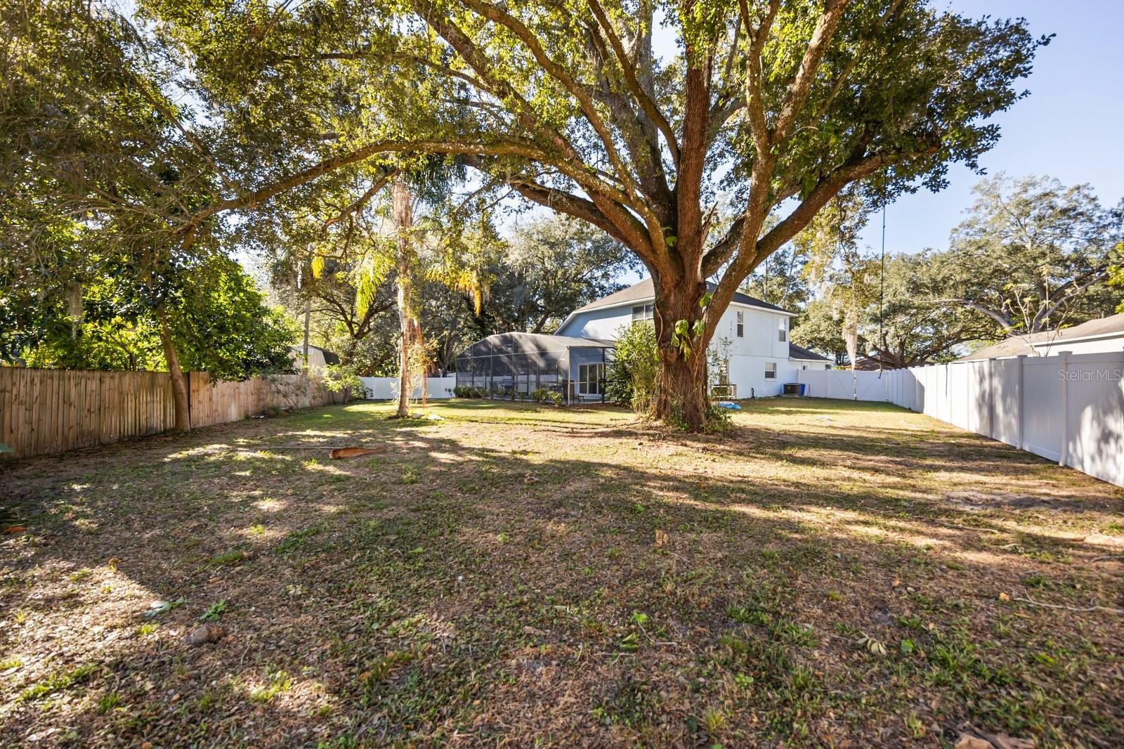 WHISPERING OAKS - Residential