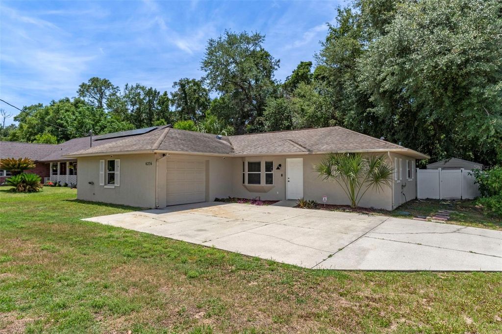 Photo of 6236 W Pinedale Circle, Crystal River, FL 34429 (MLS # OM724324)