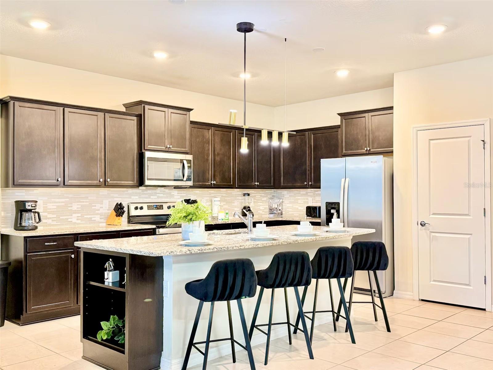 WINDSOR ISLAND RESIDENCE PH 3 - Residential