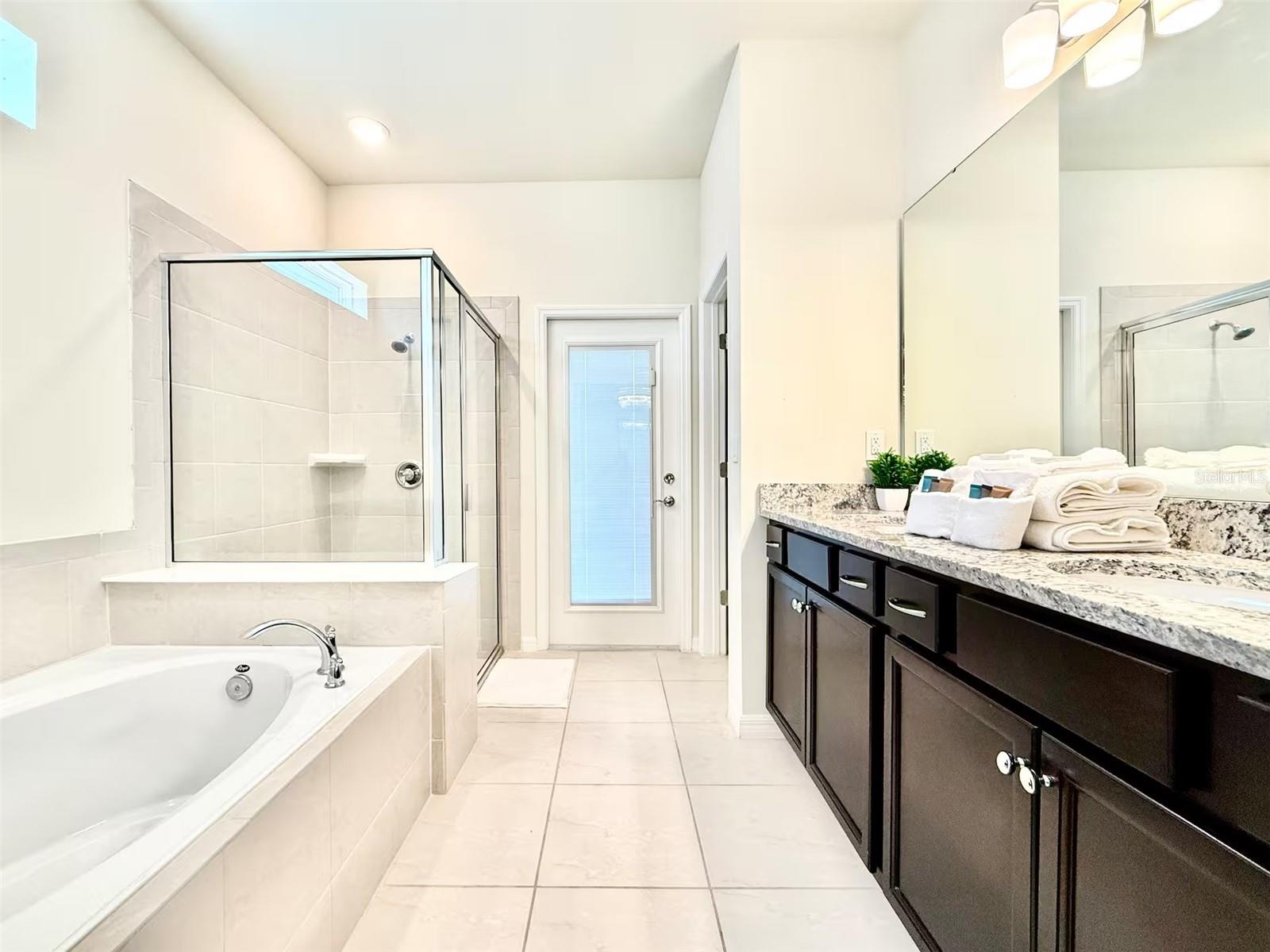 WINDSOR ISLAND RESIDENCE PH 3 - Residential