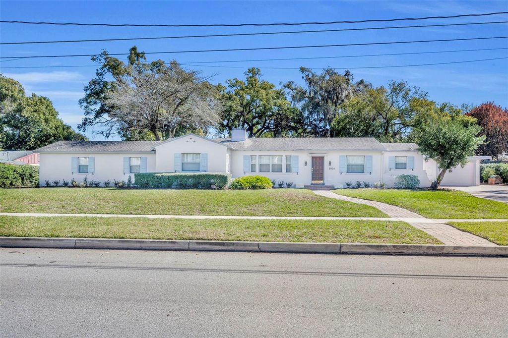 Photo of 2035 Lake Sue Drive, Orlando, FL 32803 (MLS # O6380179)