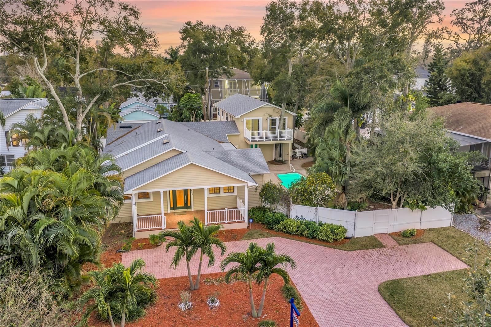 CRESCENT PARK HEIGHTS - Residential