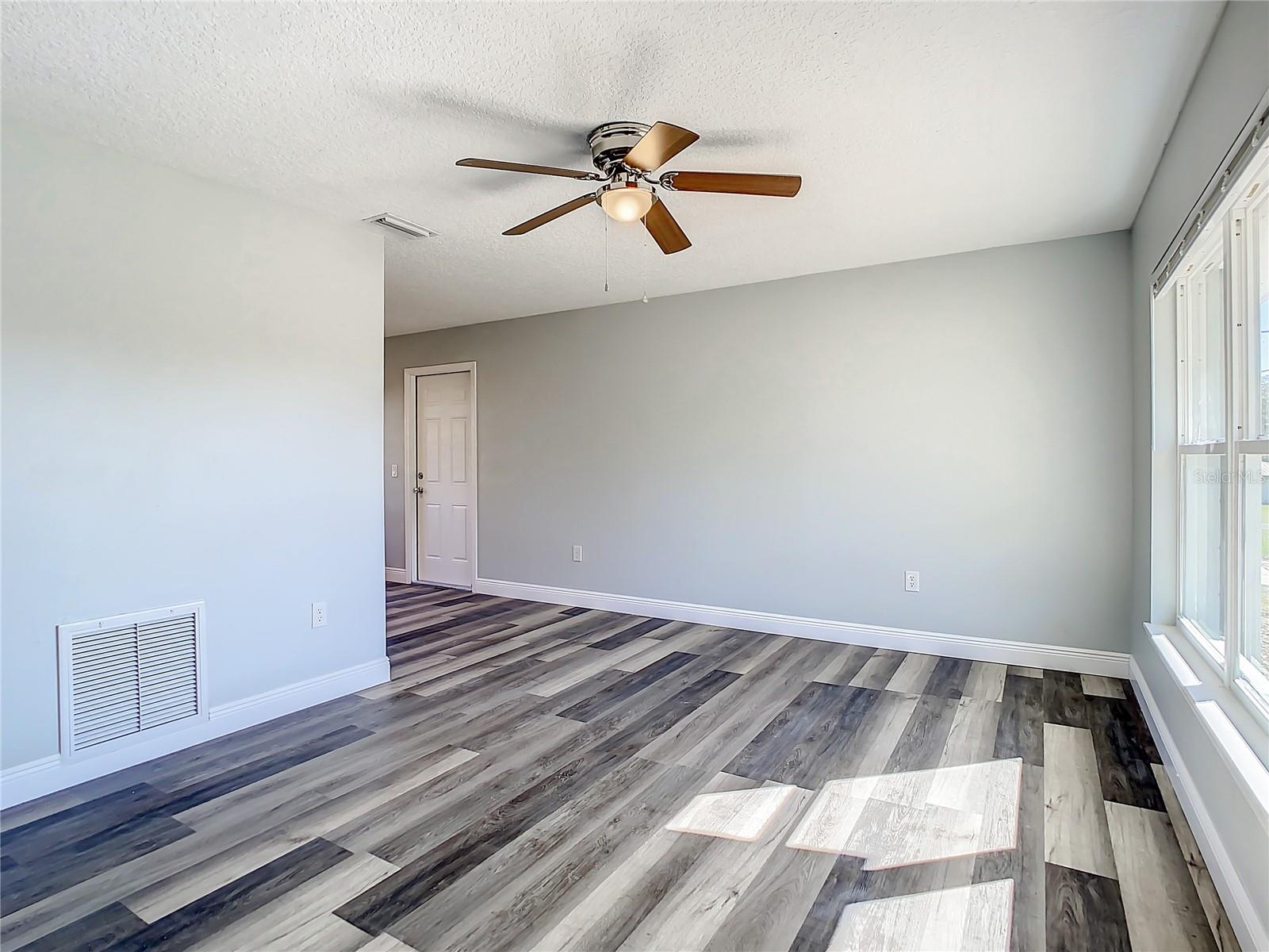 LADY LAKE APRIL HILLS - Residential