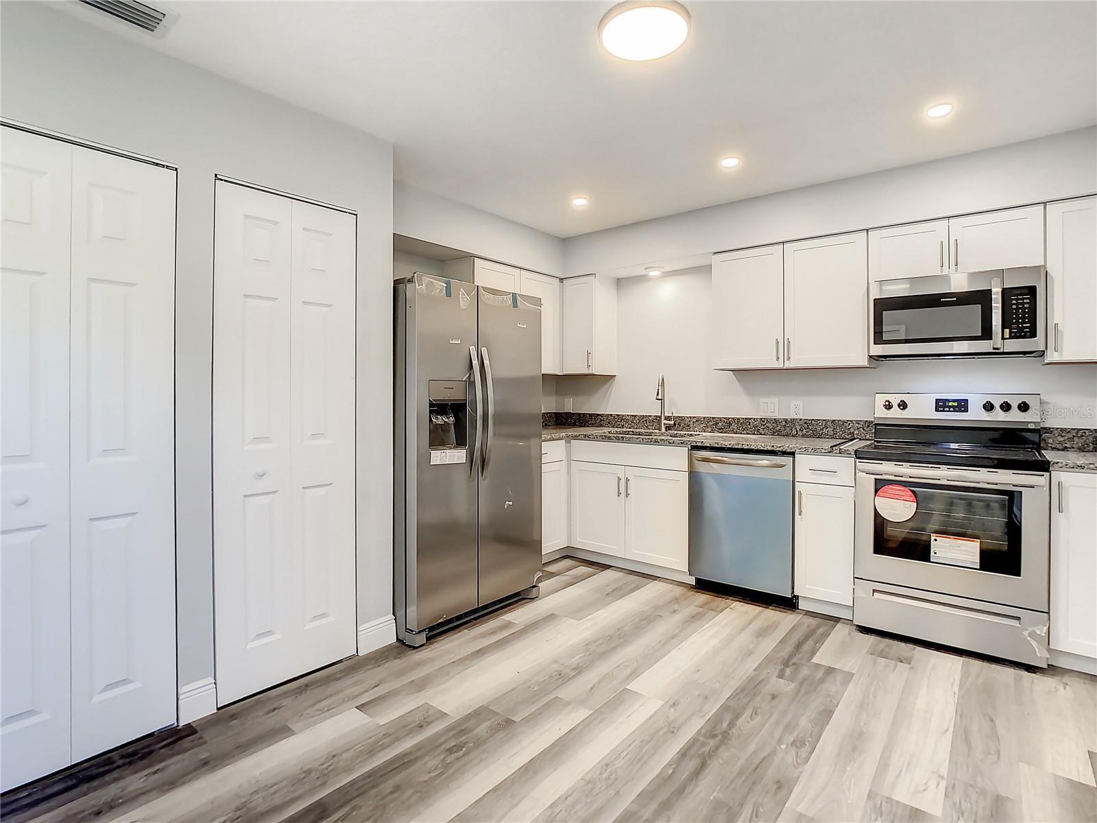 LADY LAKE APRIL HILLS - Residential