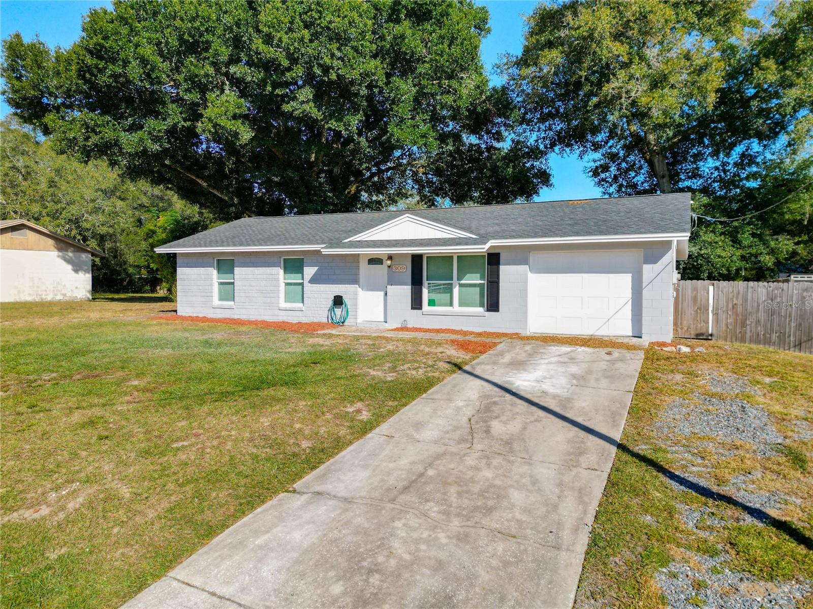 LADY LAKE APRIL HILLS - Residential