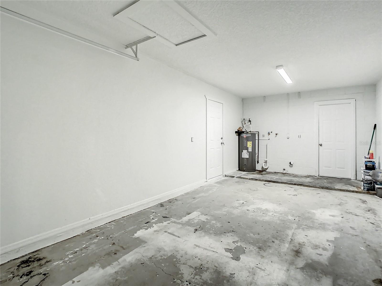 LADY LAKE APRIL HILLS - Residential