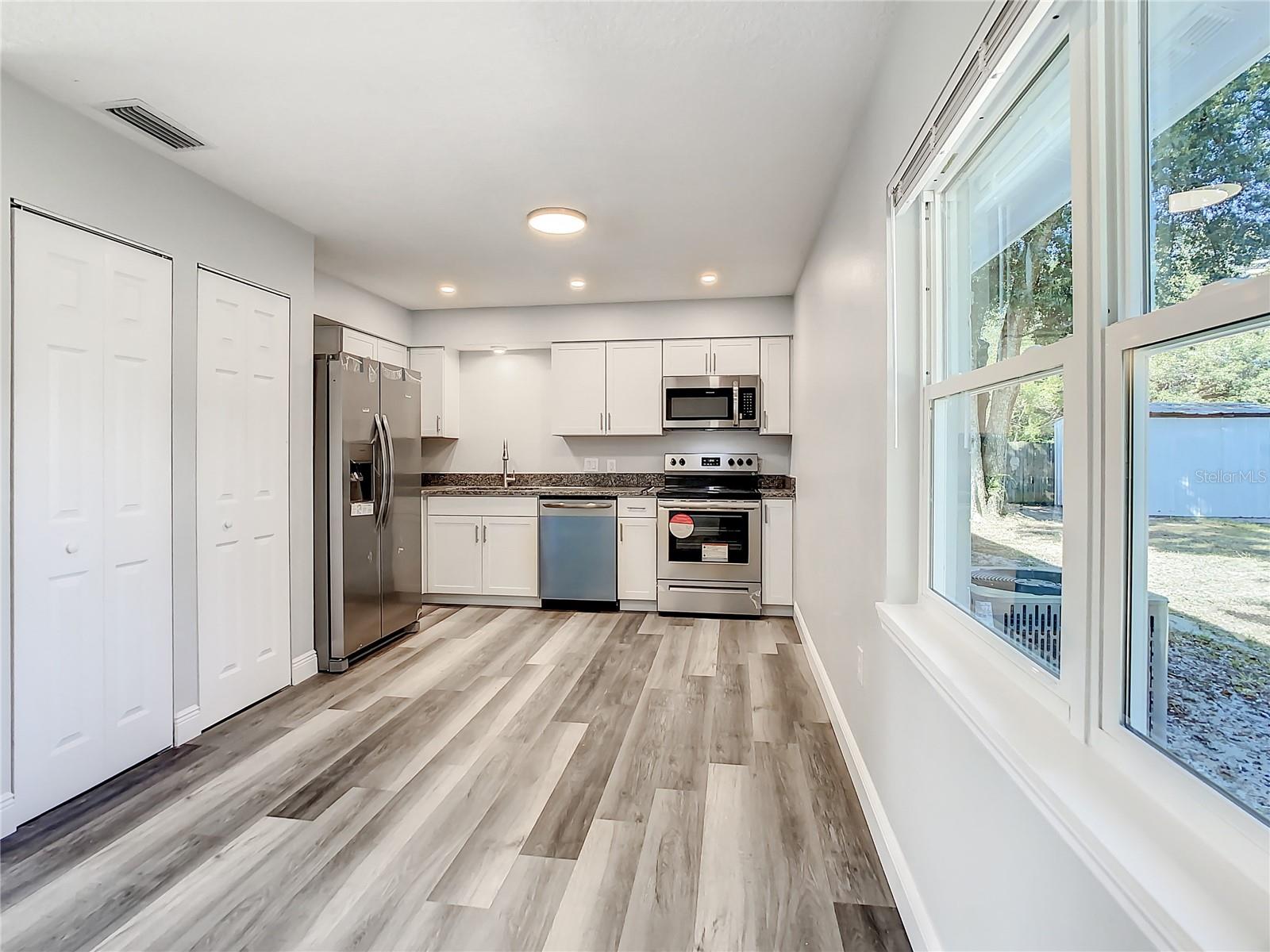 LADY LAKE APRIL HILLS - Residential