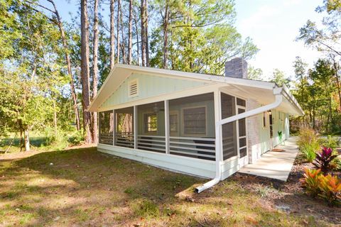 A home in HOMOSASSA