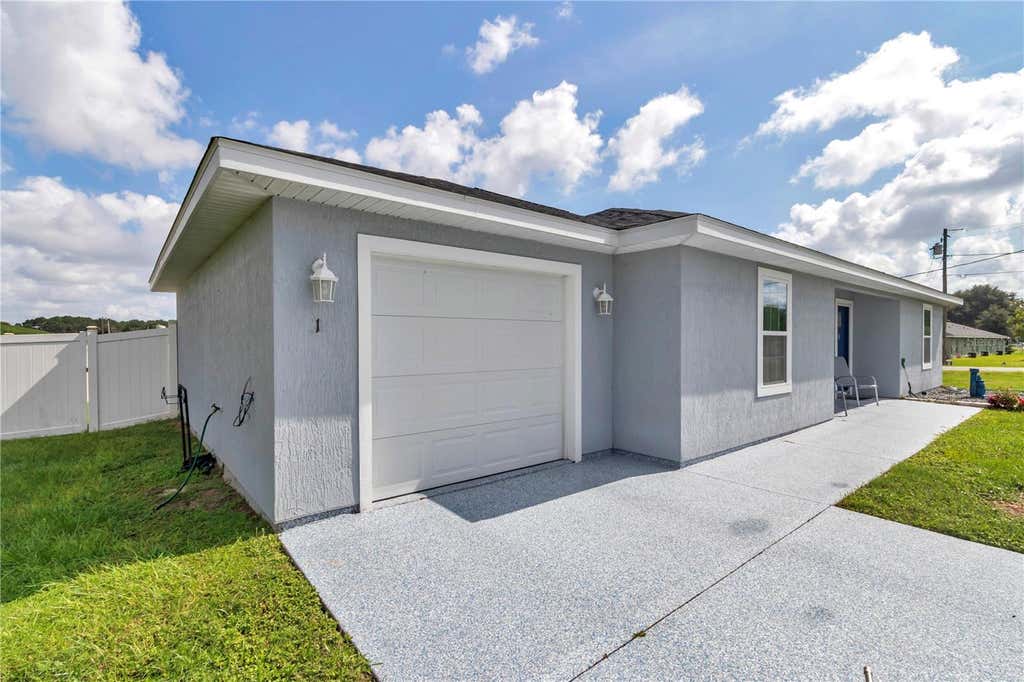 Photo of 1 Laurel Pass Lane, Ocala, FL 34480 (MLS # O6434718)