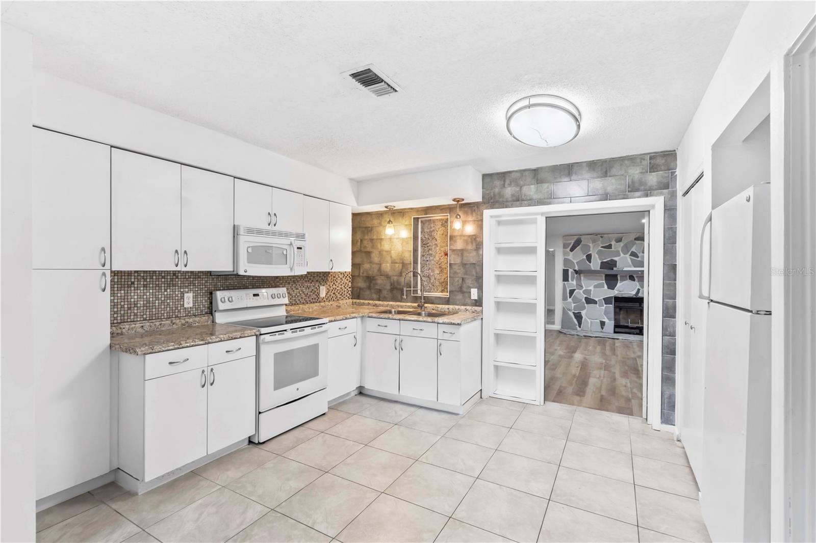 TAYLOR TERRACE - Residential Lease