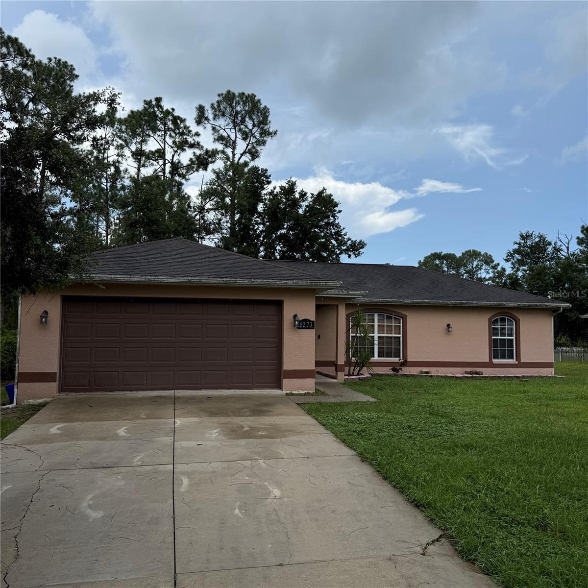 Charming 3-Bedroom Home in Growing North Port!
Welcome to this well-maintained 3-bedroom, 2-bathroom home featuring an open floor plan, split bedroom layout, and soaring ceilings in the living room, kitchen, and dining area—creating a spacious and inviting atmosphere. The master bedroom includes a walk-in closet for added convenience and storage.Enjoy the flexibility of a bonus room or den, perfect for a home office, playroom, or extra living space. Step outside to the screened-in lanai, ideal for relaxing or entertaining. Additional highlights include a 2-car garage and a laundry room.
Located in the rapidly growing city of North Port, this home offers both comfort and potential.
Don’t miss out—call today to schedule your private showing!