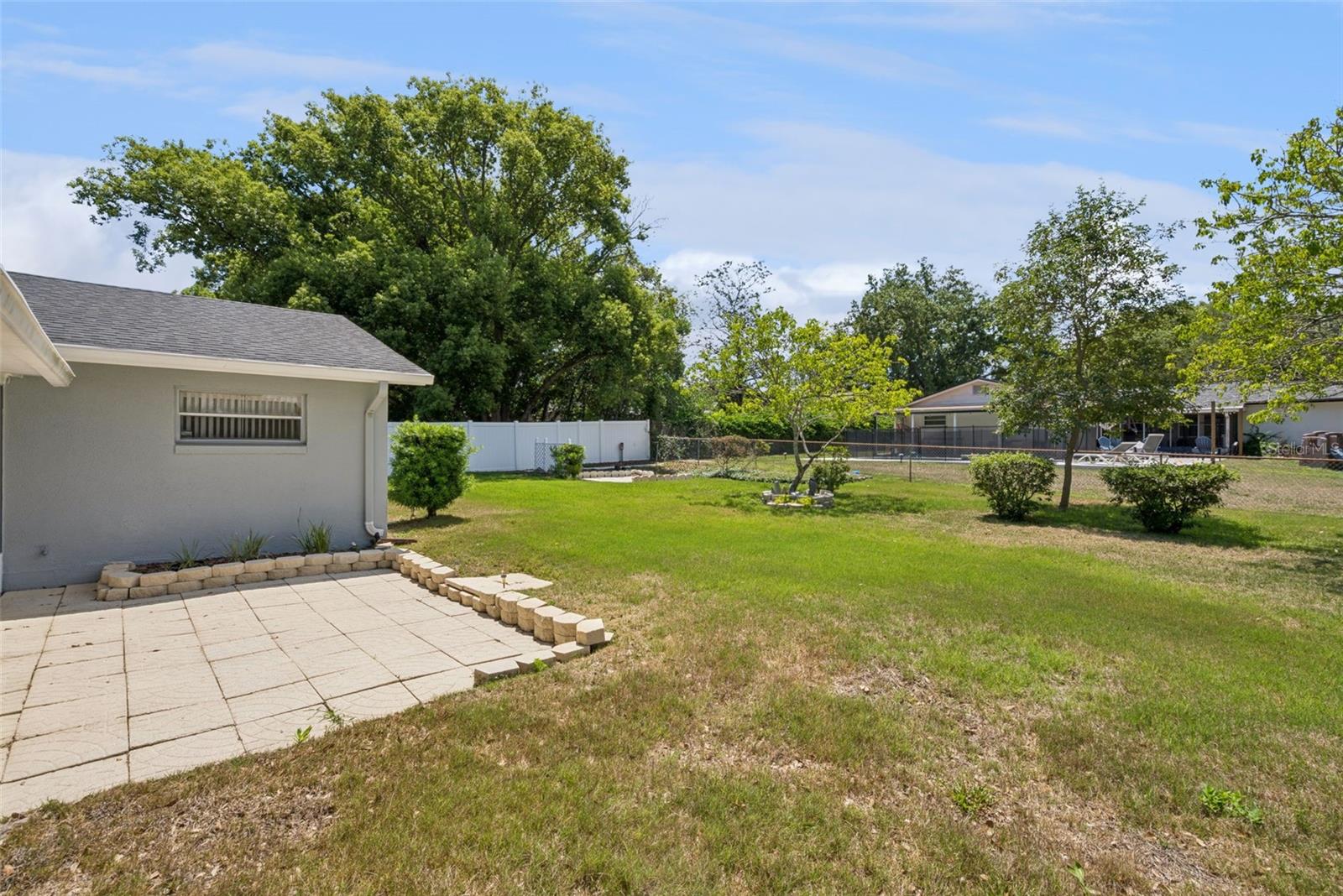 MEADOWS WEST THE - Residential