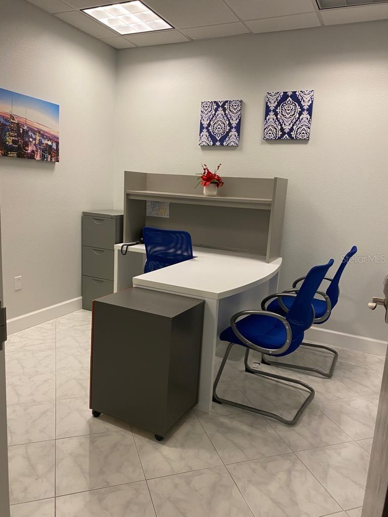 VILLAGE/HUNTERS CRK - Commercial Lease