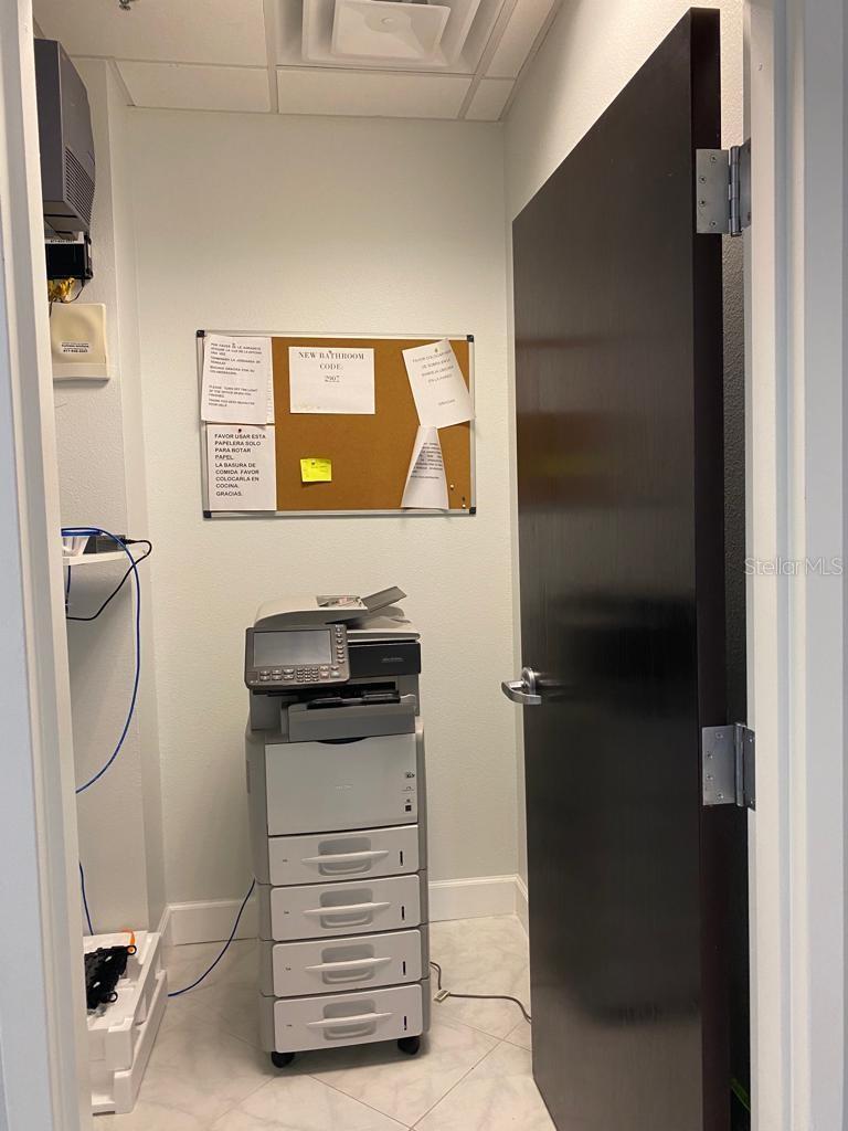 VILLAGE/HUNTERS CRK - Commercial Lease