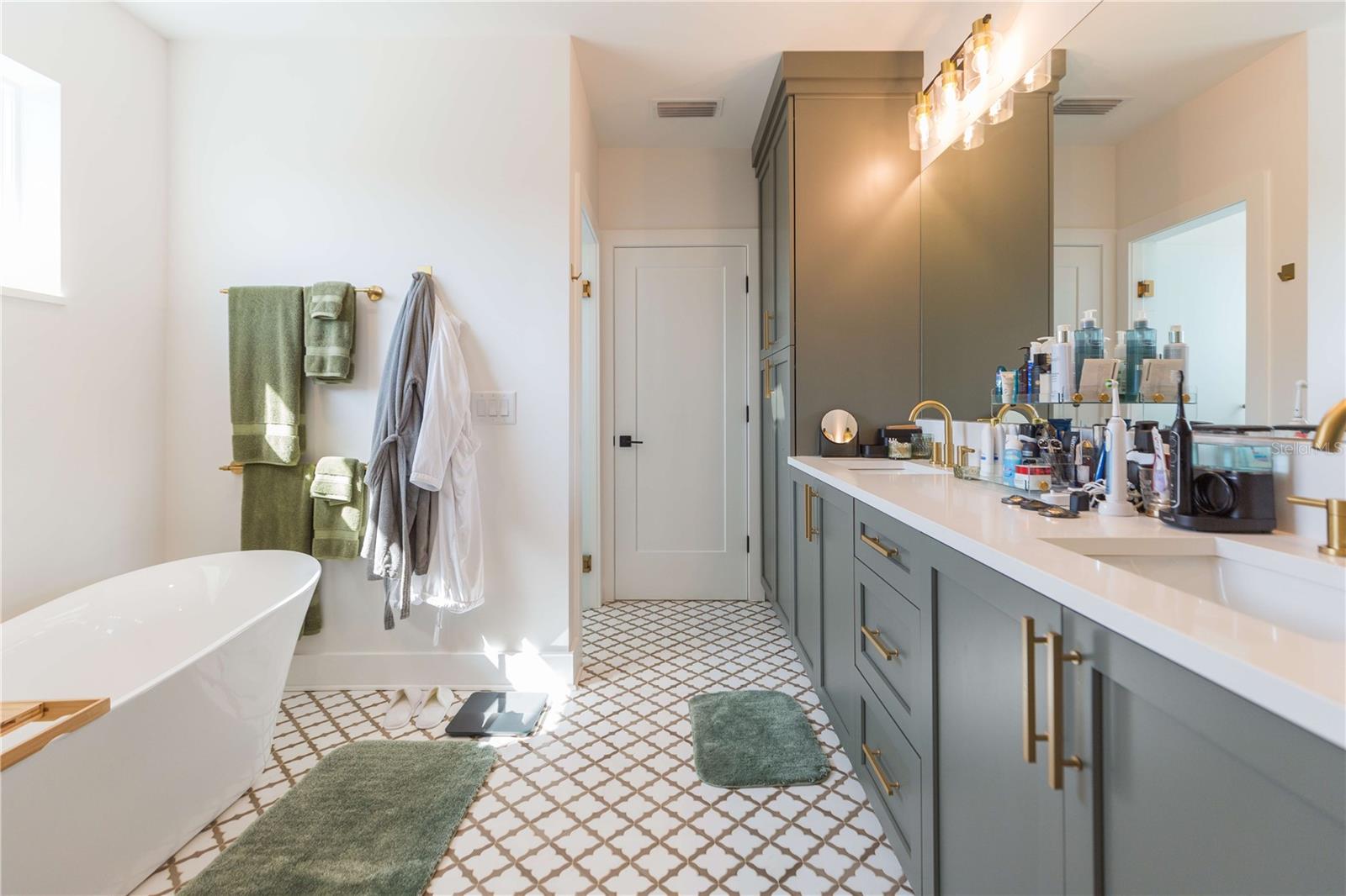 COLLINS PHILIP 2ND ADD - Residential