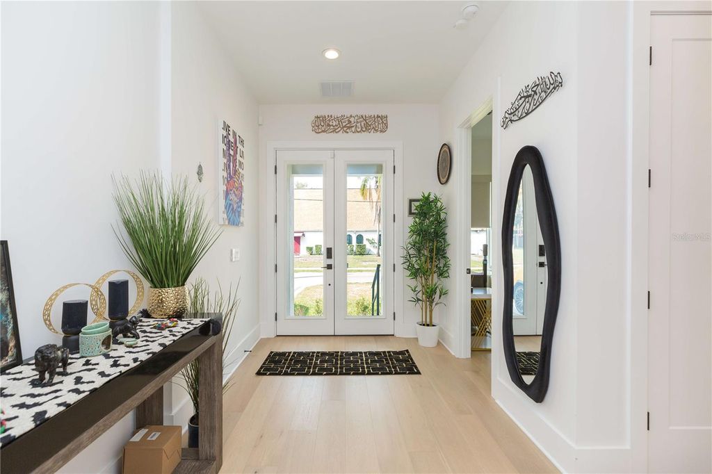 Photo of 1304 W Arch Street, Tampa, FL 33607 (MLS # TB8486792)