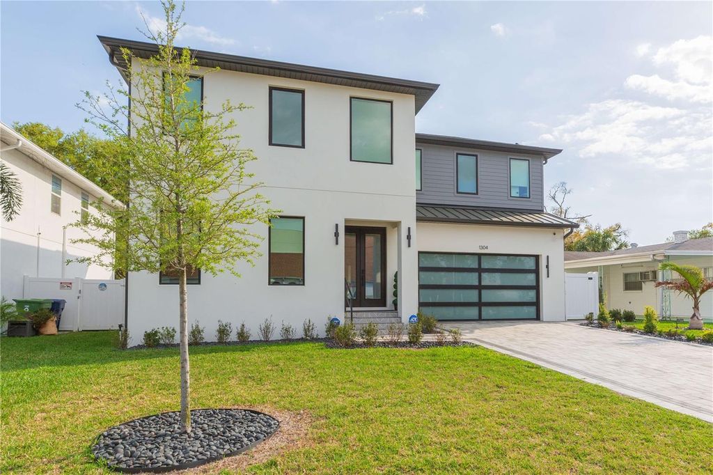 Photo of 1304 W Arch Street, Tampa, FL 33607 (MLS # TB8486792)