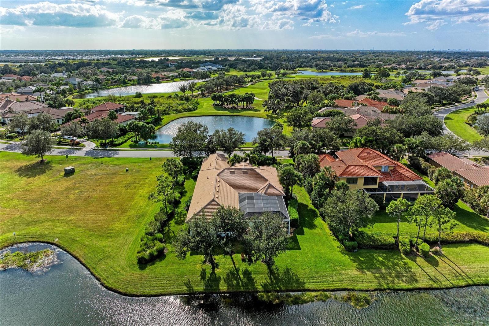 FOUNDERS CLUB - Residential