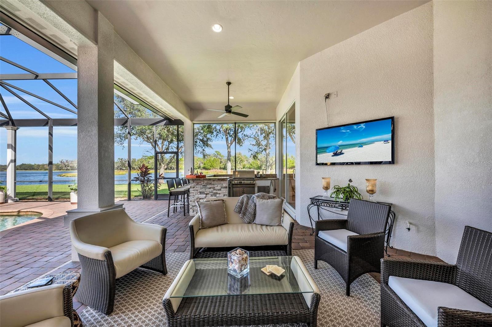 FOUNDERS CLUB - Residential