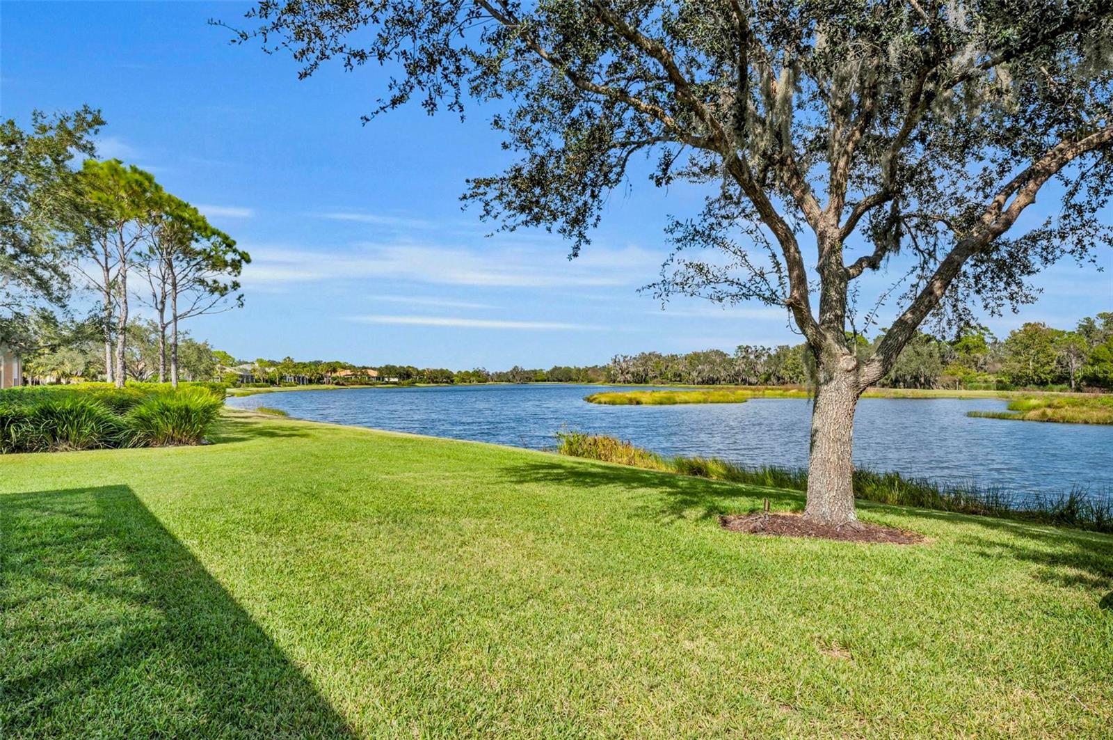 FOUNDERS CLUB - Residential