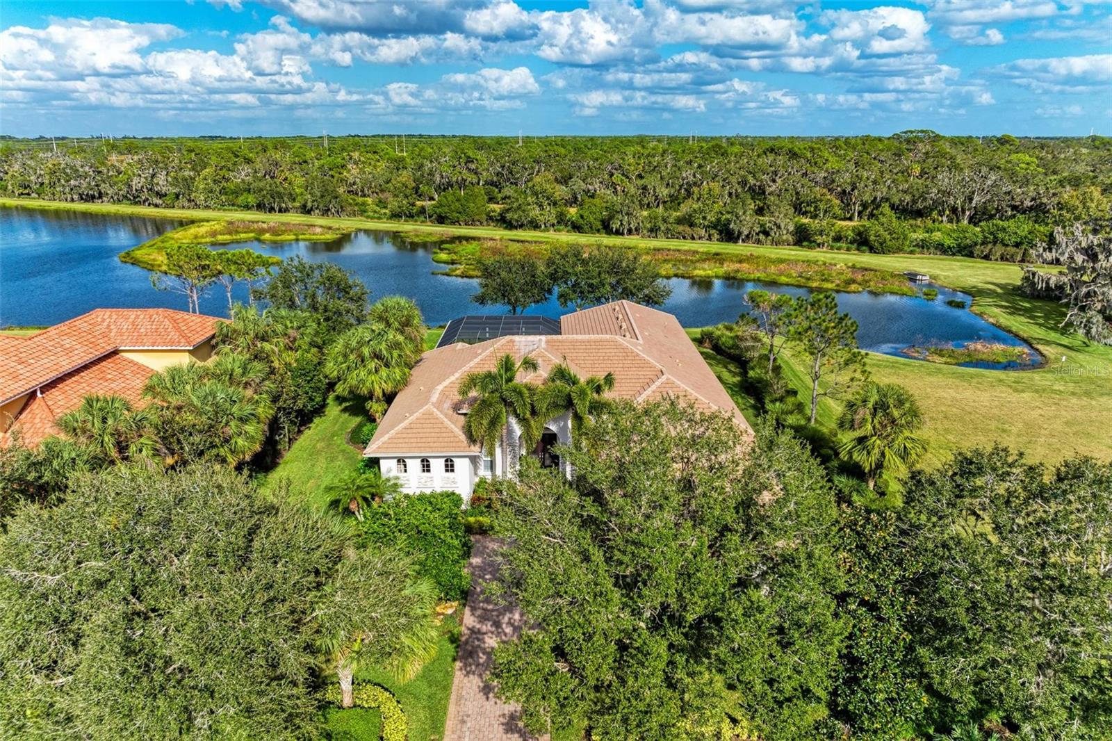 FOUNDERS CLUB - Residential
