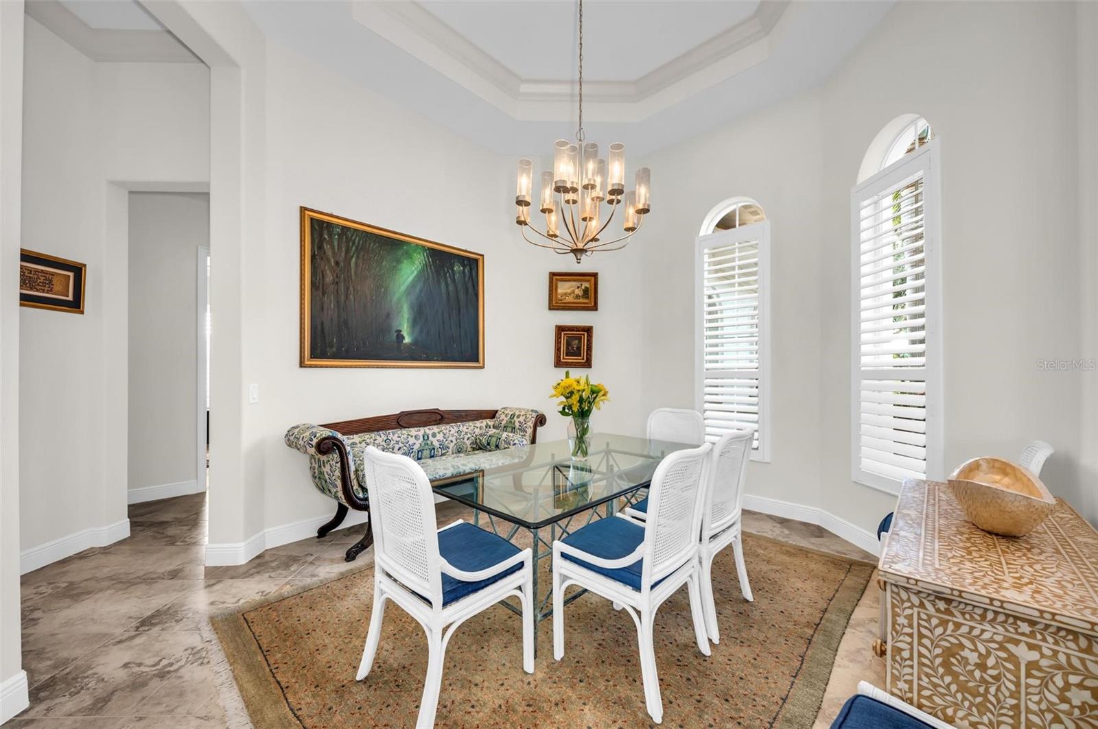 FOUNDERS CLUB - Residential