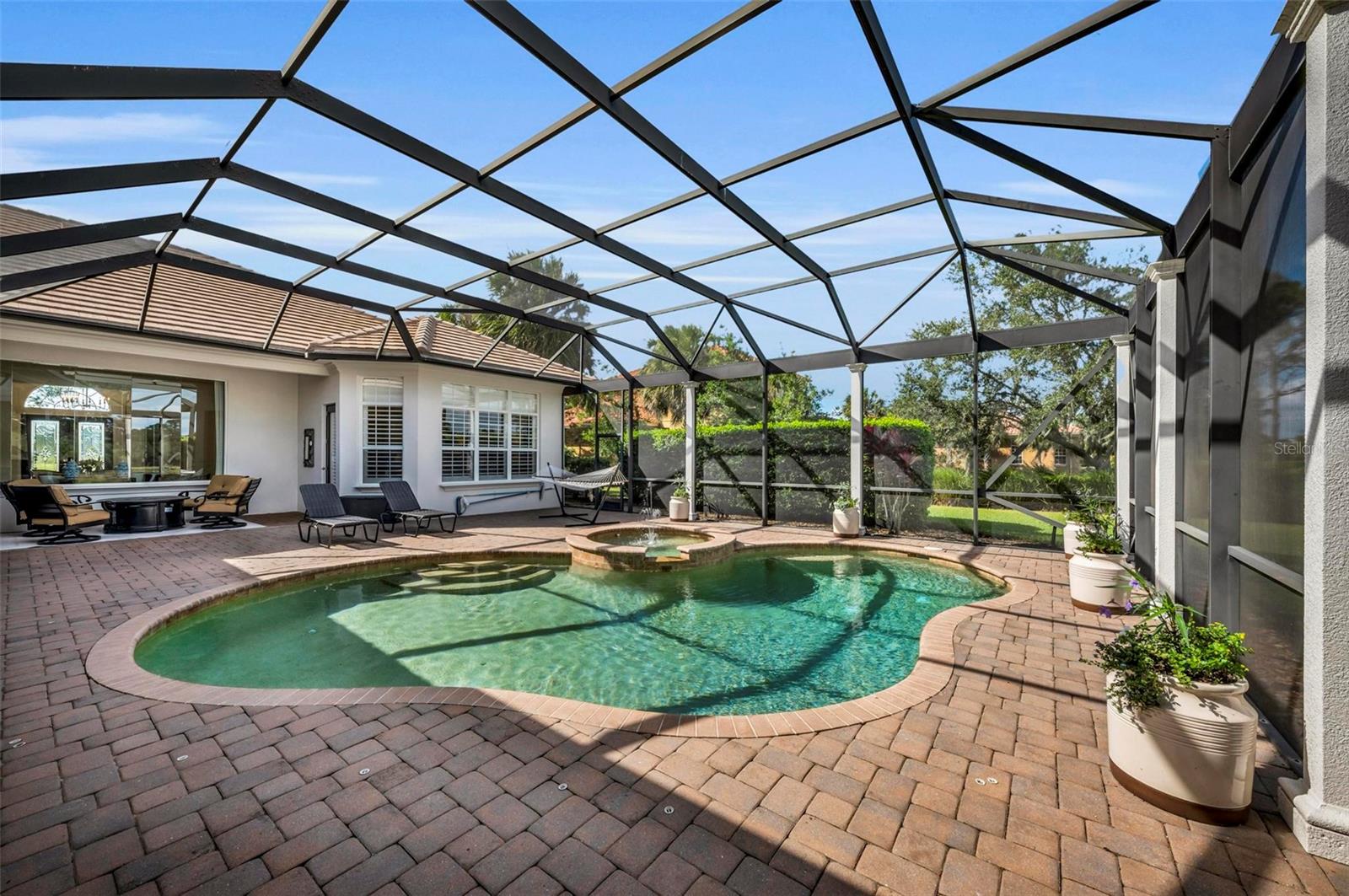 FOUNDERS CLUB - Residential