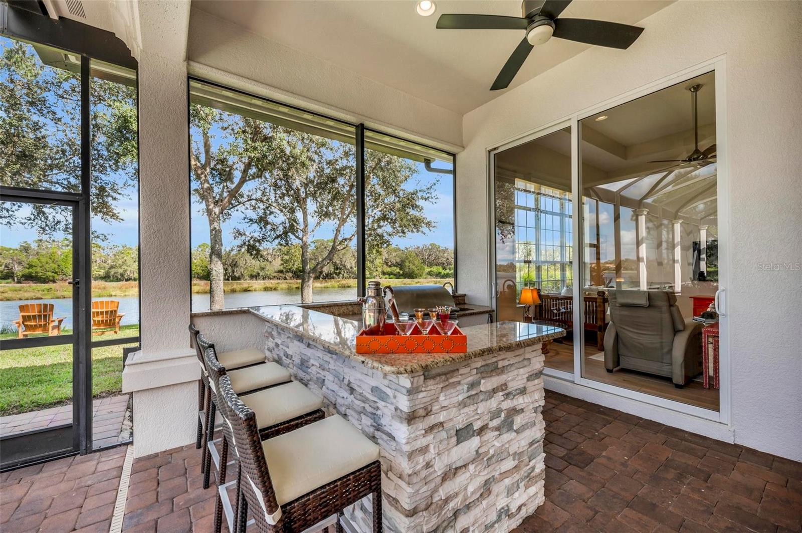 FOUNDERS CLUB - Residential