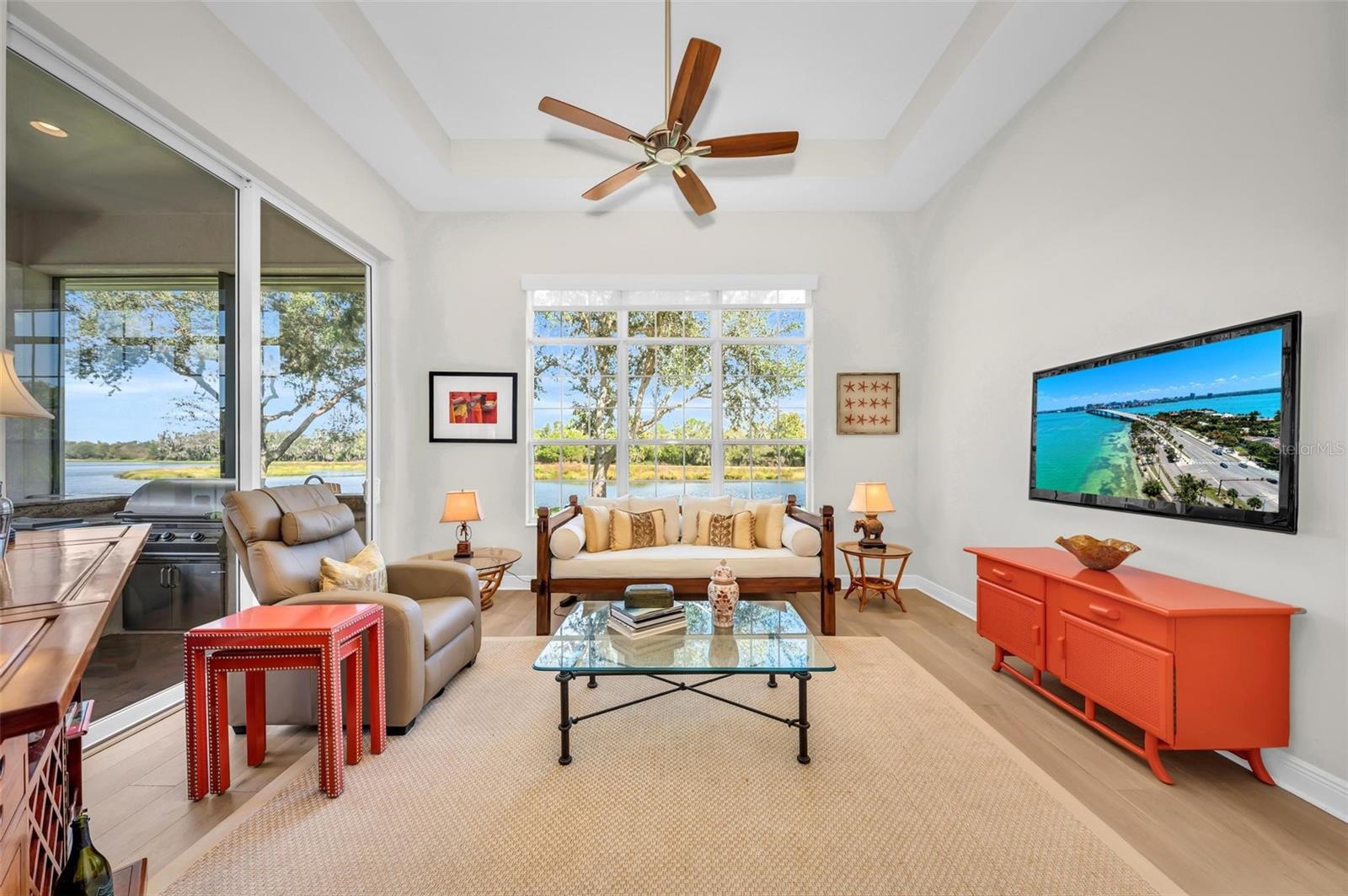 FOUNDERS CLUB - Residential