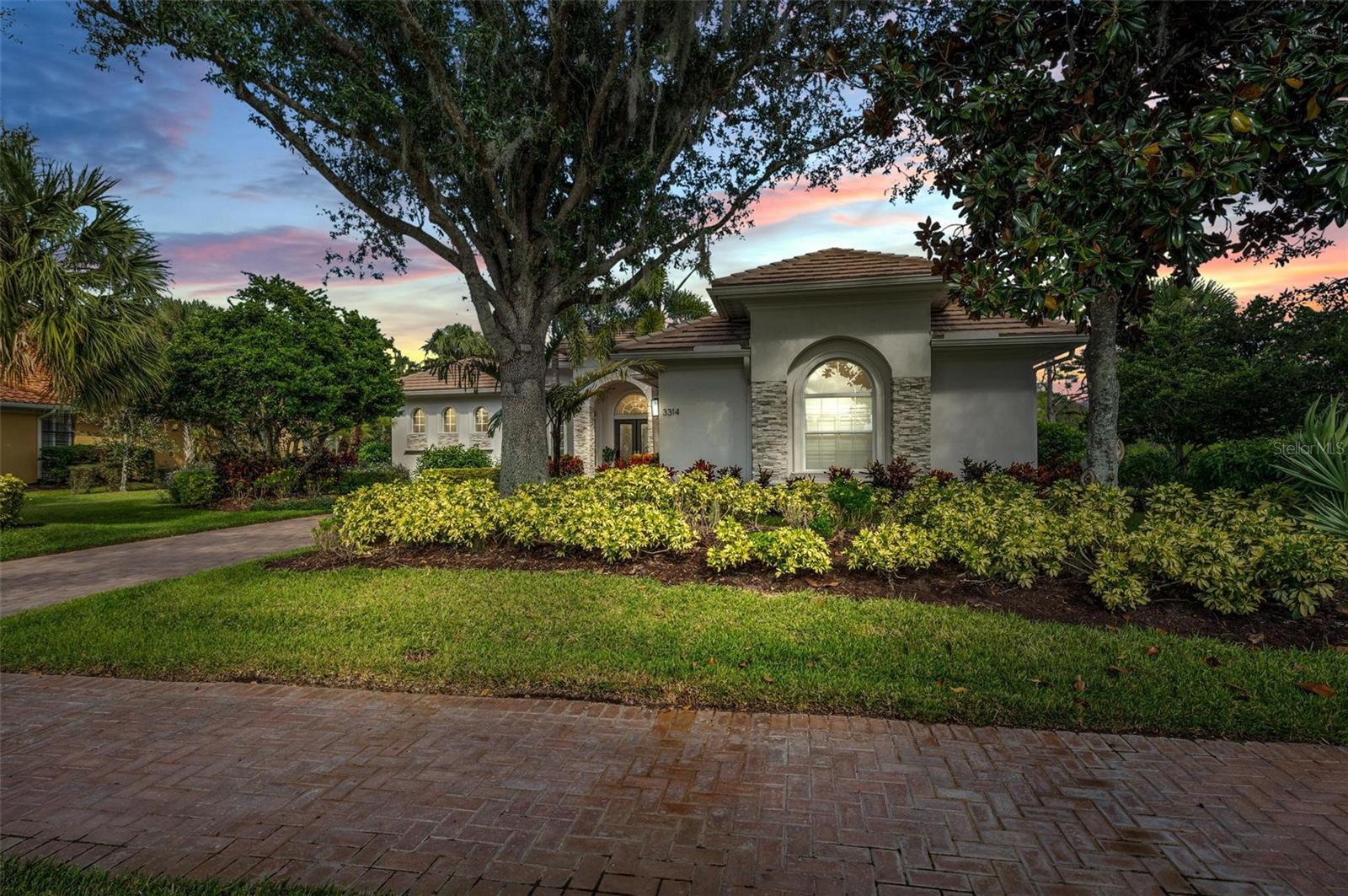 FOUNDERS CLUB - Residential