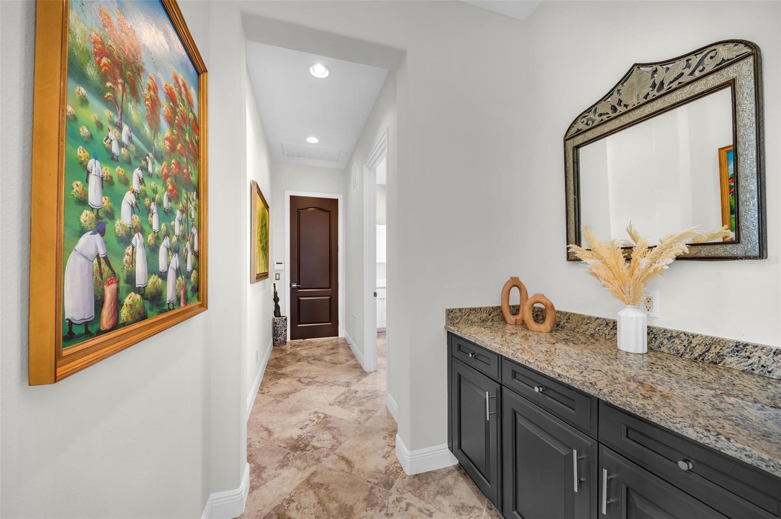 FOUNDERS CLUB - Residential