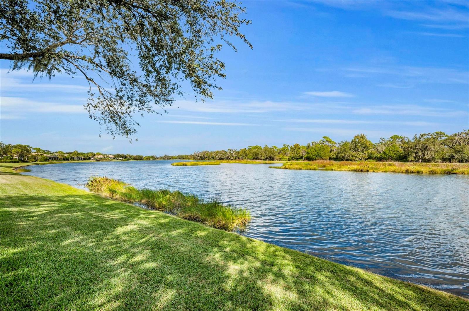 FOUNDERS CLUB - Residential