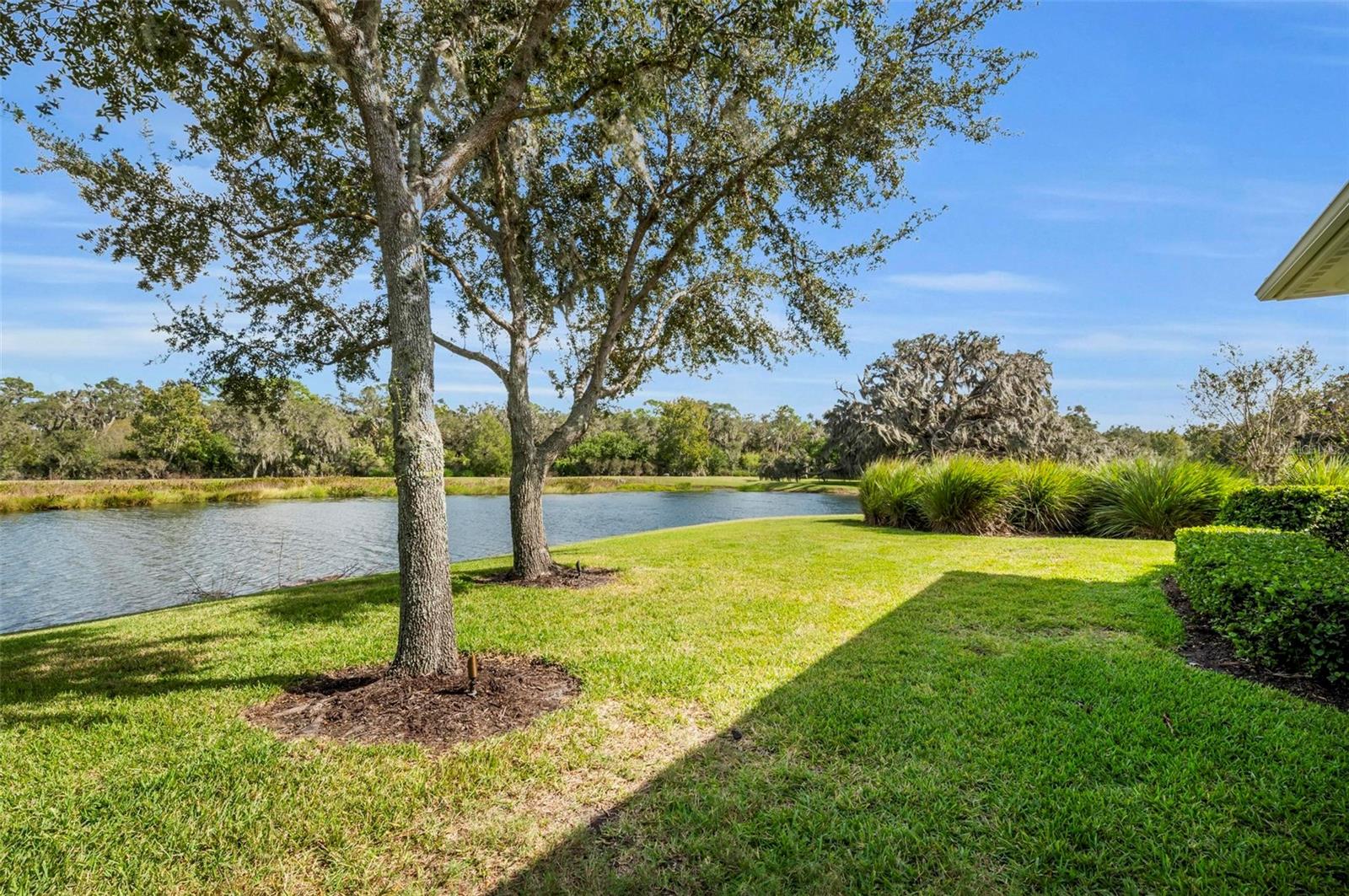 FOUNDERS CLUB - Residential