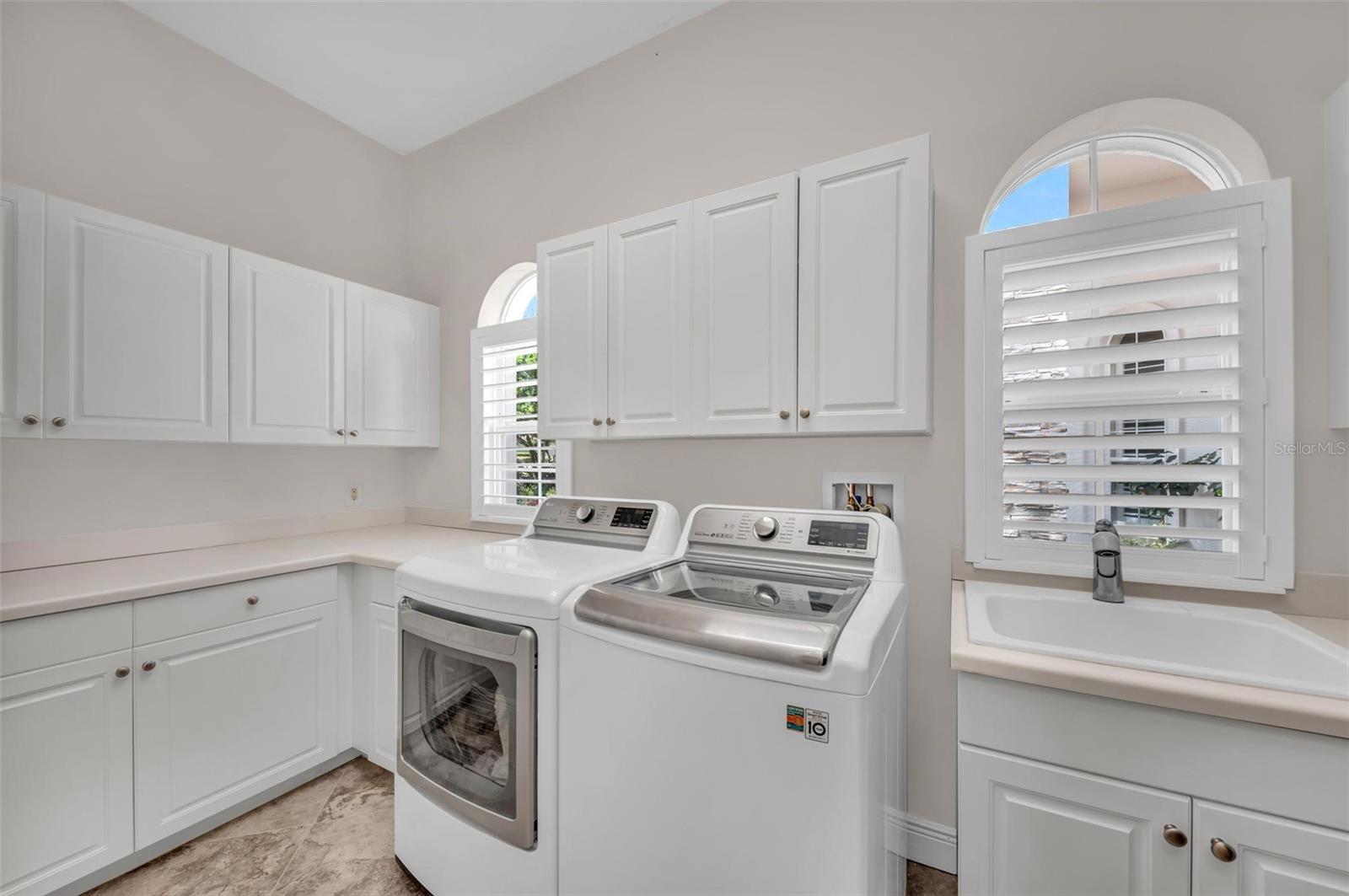 FOUNDERS CLUB - Residential