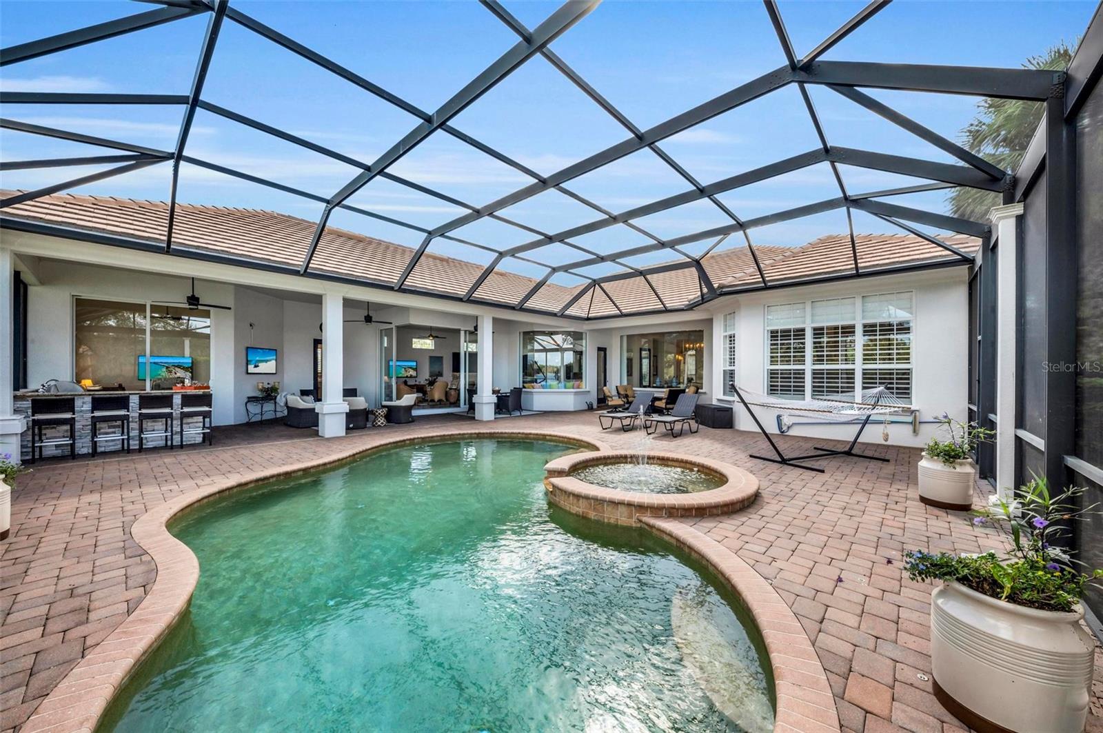 FOUNDERS CLUB - Residential