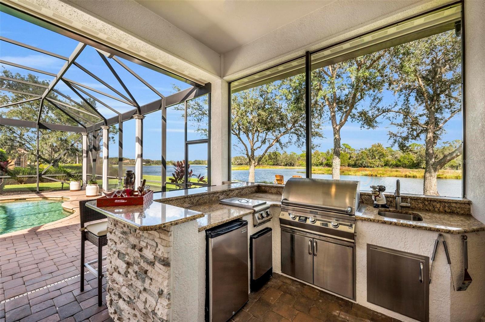 FOUNDERS CLUB - Residential