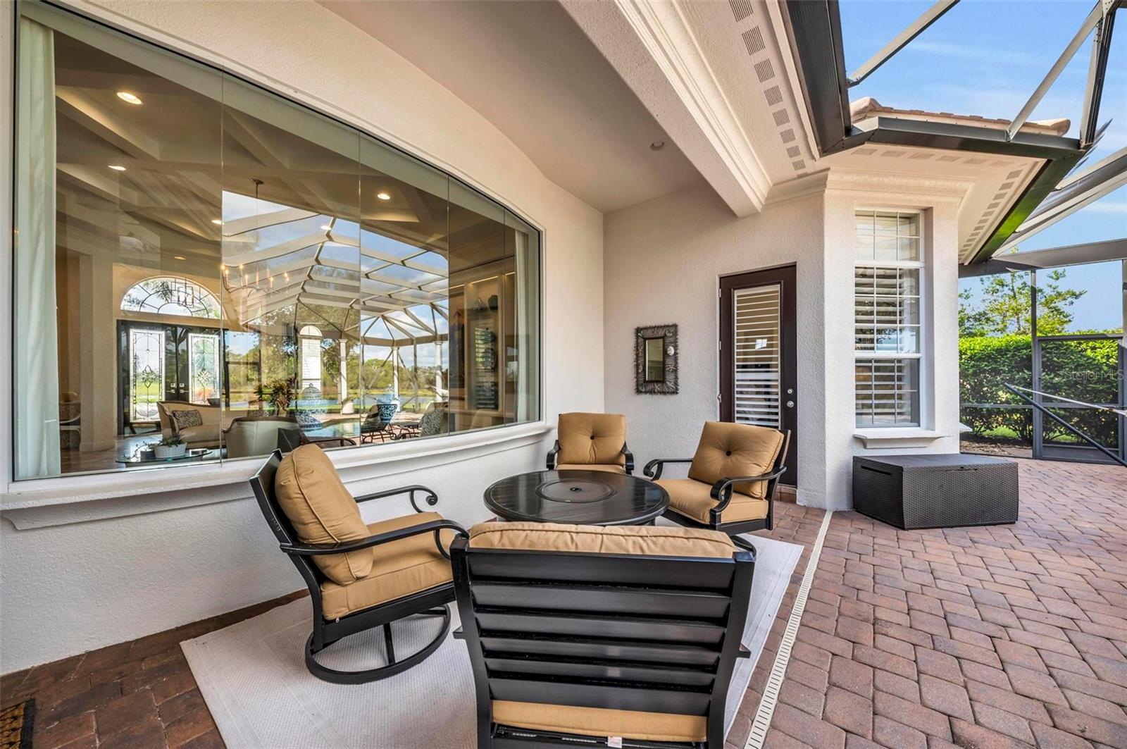 FOUNDERS CLUB - Residential