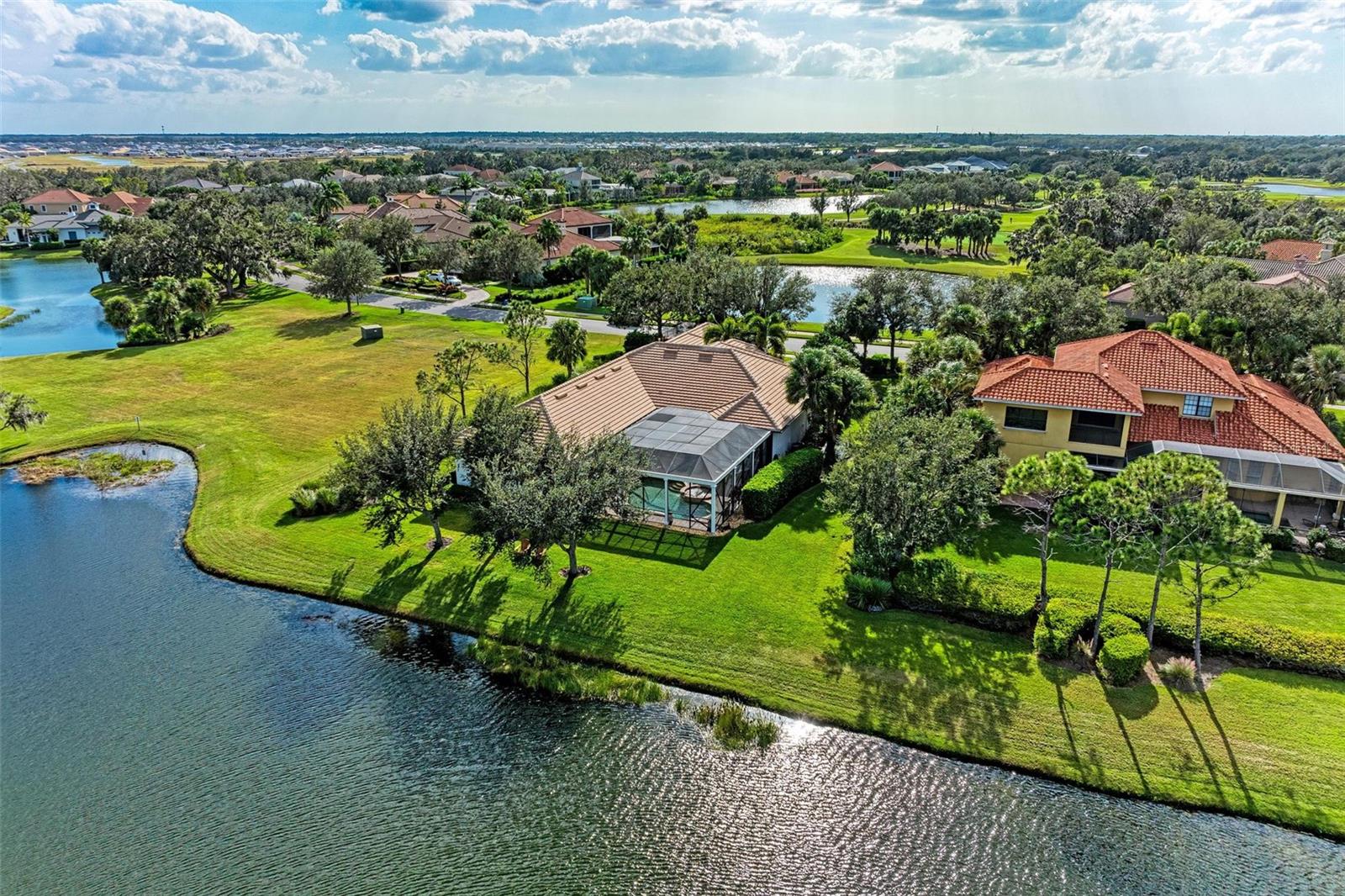 FOUNDERS CLUB - Residential