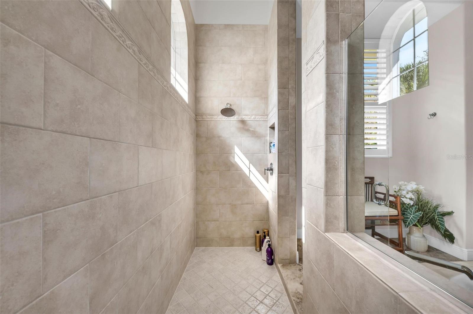 FOUNDERS CLUB - Residential