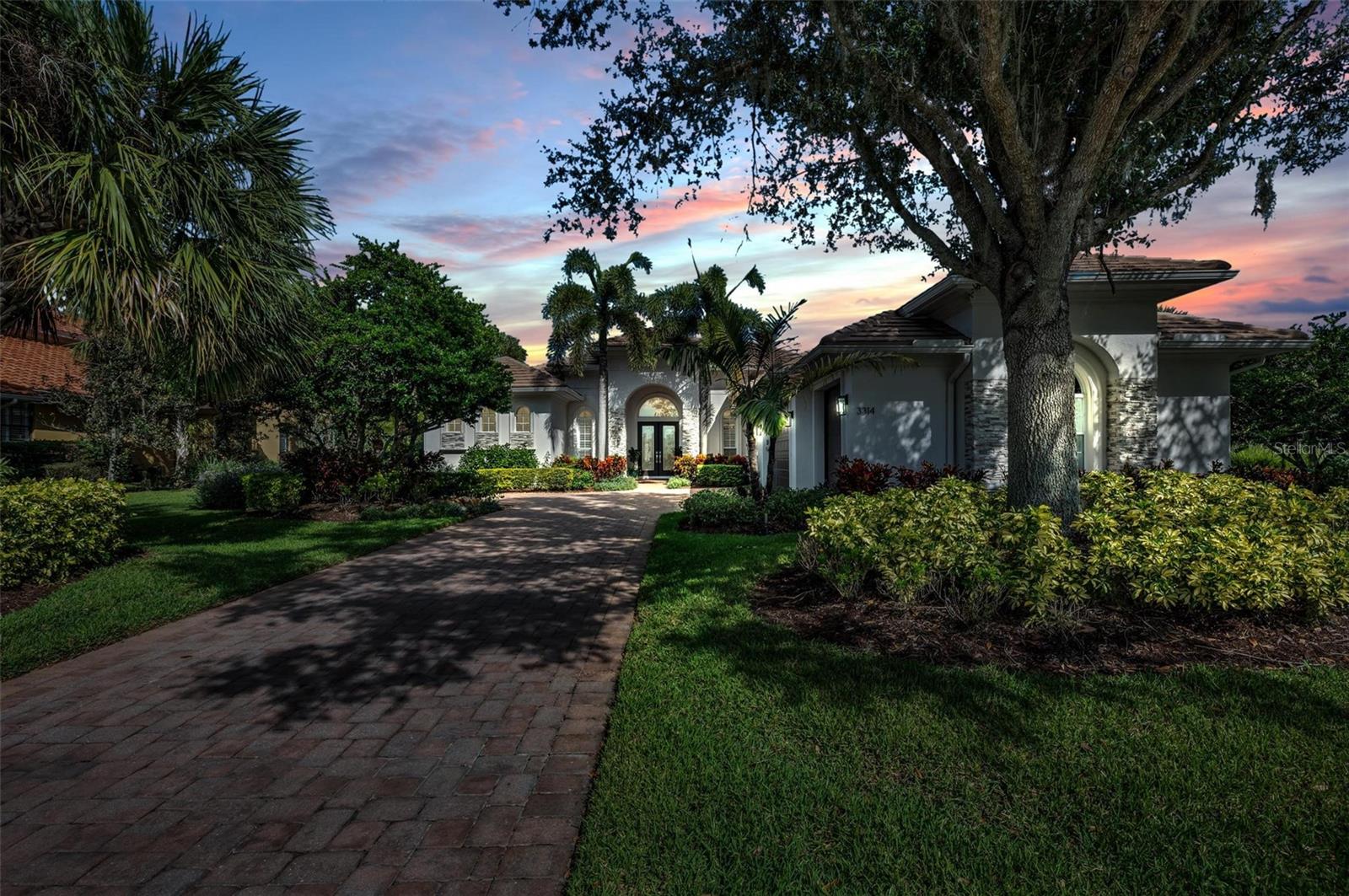 FOUNDERS CLUB - Residential