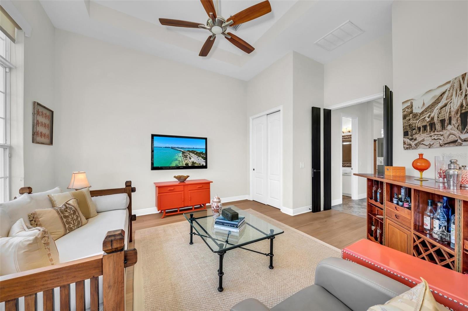 FOUNDERS CLUB - Residential